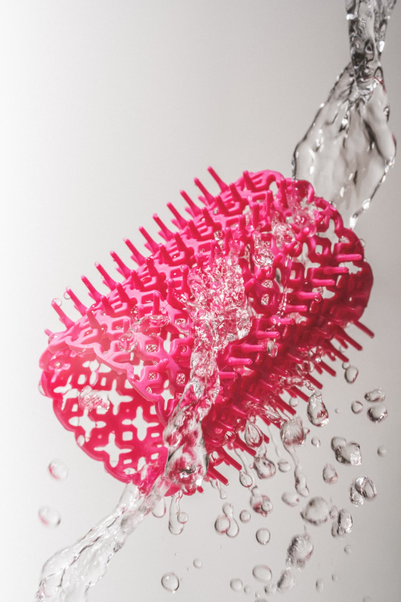 Close-up of the Hairpoons structure of a Crazy Curlers roller